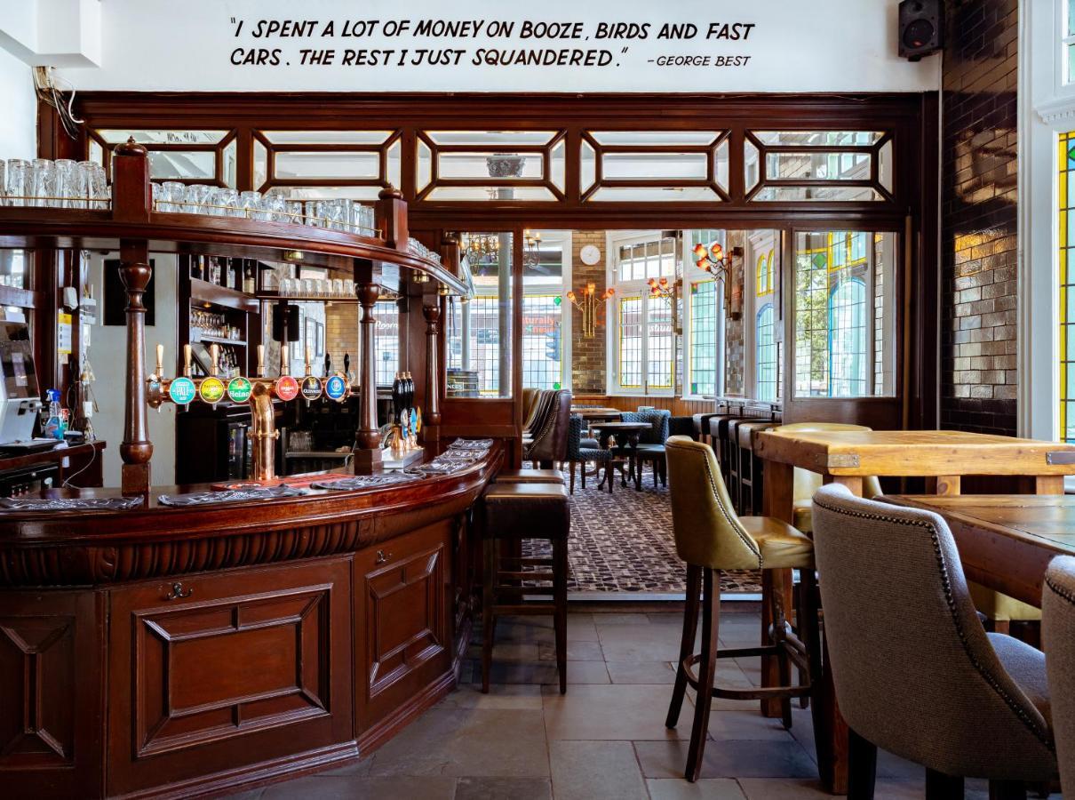 Black Lion Surbiton 외부 사진